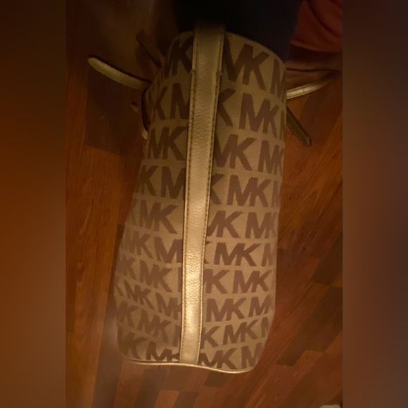 Vintage Michael Kors tote. Excellent condition. - Picture 7 of 9